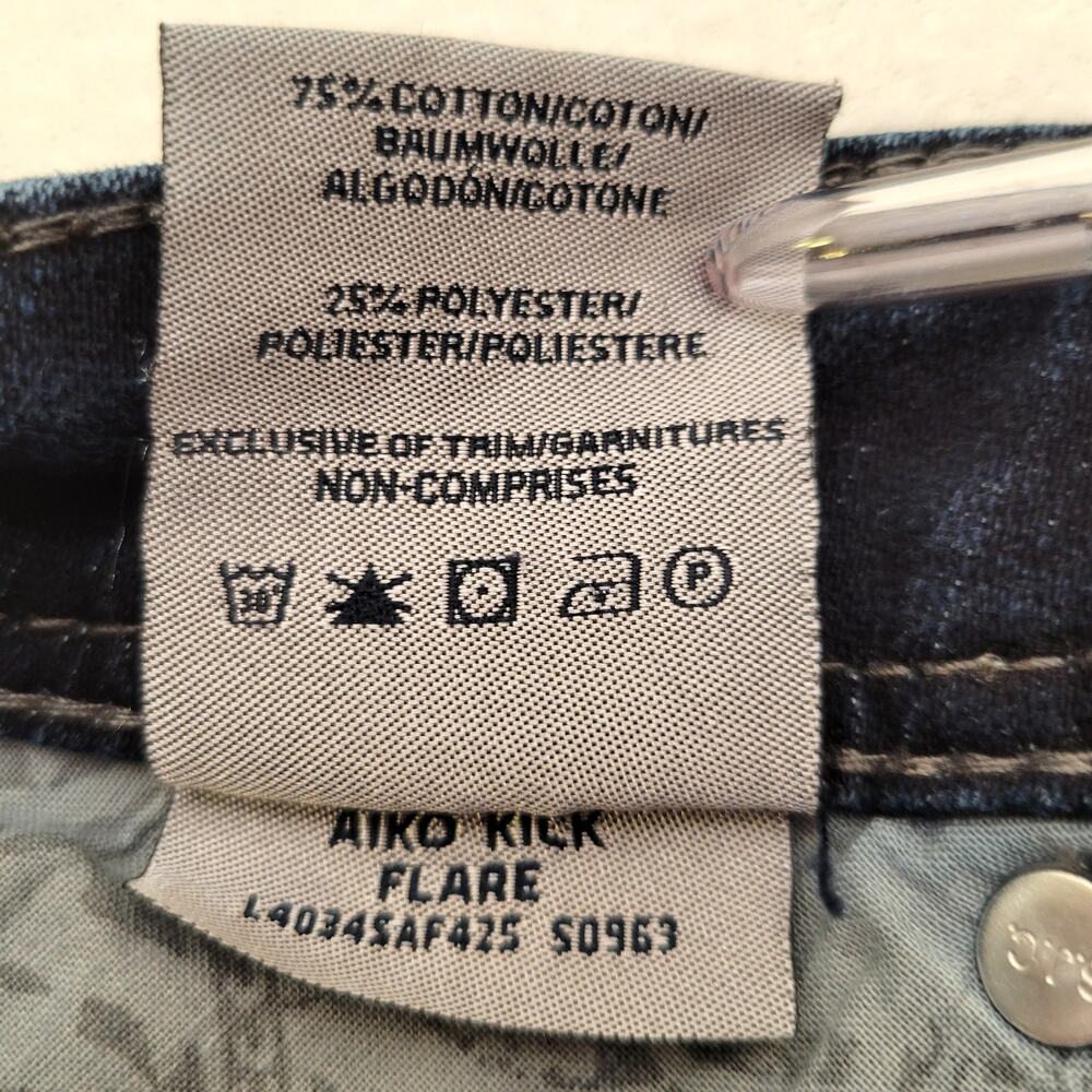 Silver Jeans Women's 32 Blue Low Rise Capri Aiko Kick Flare Denim Distressed - Picture 8 of 8